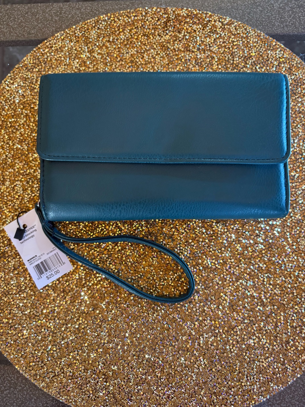 Emerald NWT Ainsley Wristlet Clutch, Snap and Zipper closure. Lots of card slots - Picture 11 of 11